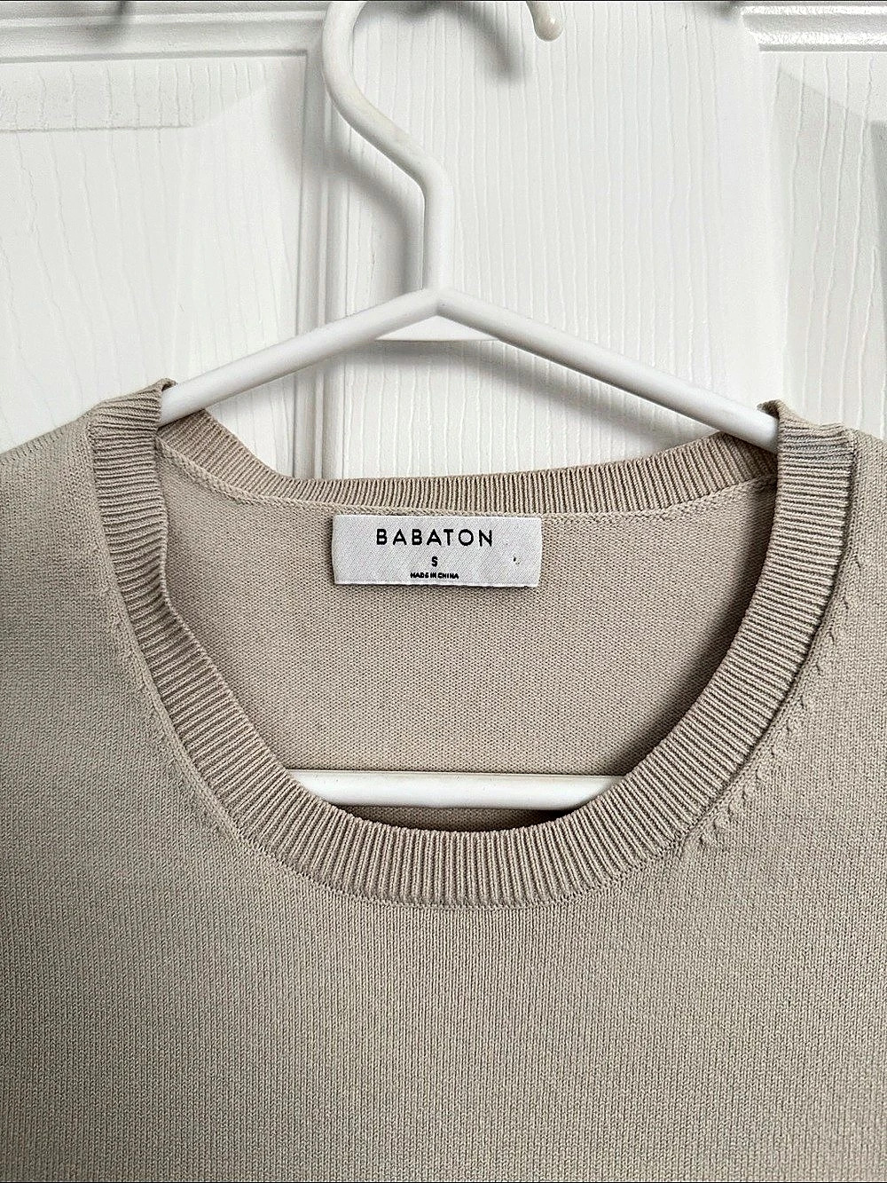 Babaton Sculpt Knit Crew Longsleeve Sweater Beige Small NWOT - Picture 3 of 4